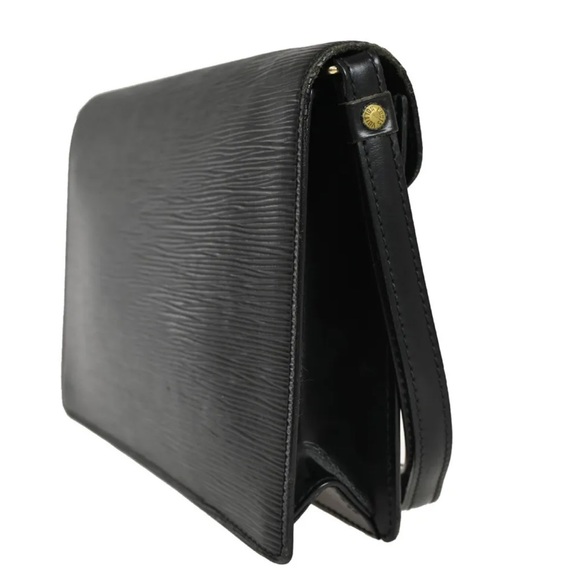 LOUIS VUITTON S-LOCK EPI CLUTCH ON A CHAIN CROSSBODY. - Picture 4 of 15